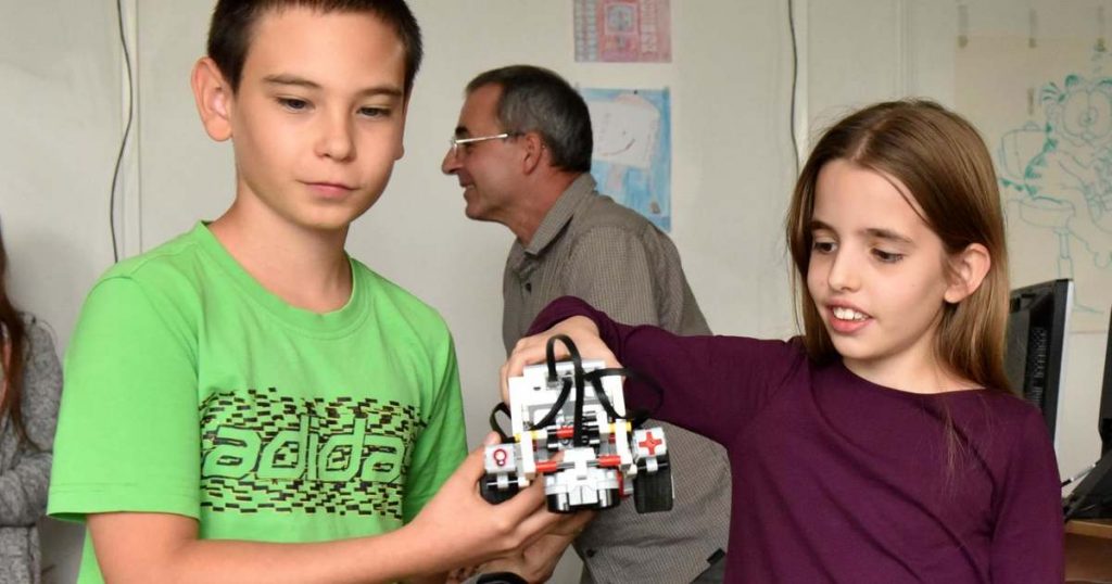 Már a tízévesek is robotokat készítenek a Toldiban